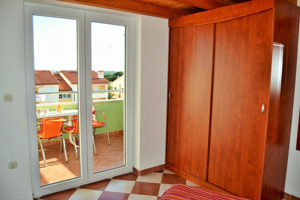Apartments Green Village Premantura Rum bild